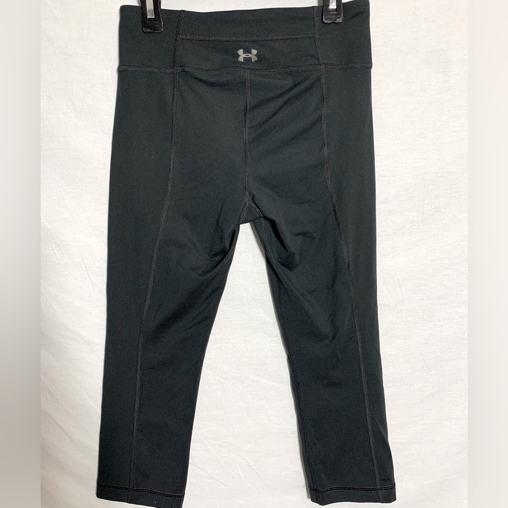 Under Armour | Fitted Cropped Leggings - Black